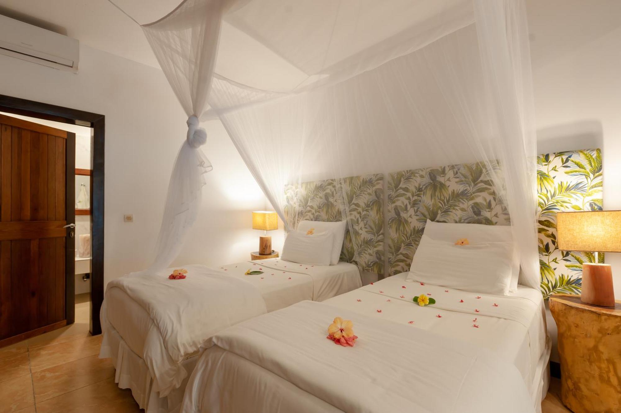 Nosy Be Hotel & Spa Ambondrona  Экстерьер фото