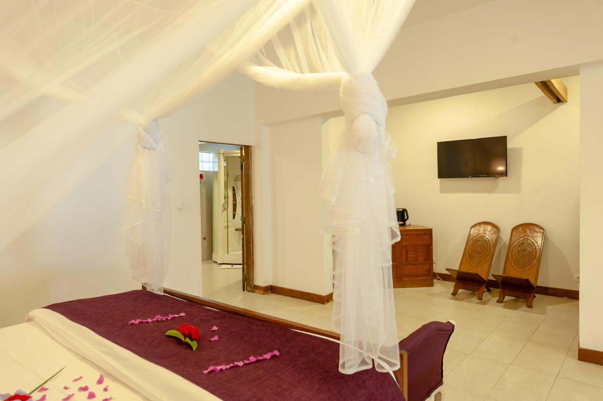 Nosy Be Hotel & Spa Ambondrona  Экстерьер фото